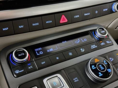 Certified 2024 Hyundai Palisade Limited AWD/4WD image 18