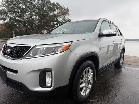 Used 2015 Kia Sorento LX image 5