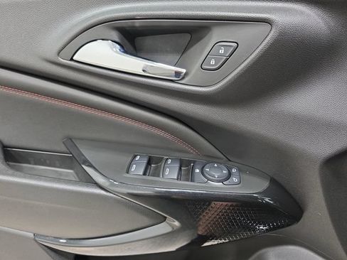 Used 2025 Chevrolet Trax RS w/ Driver Confidence Package FWD image 28