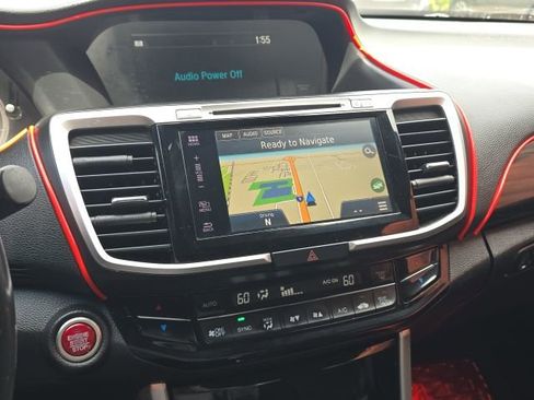Used 2017 Honda Accord Touring image 19
