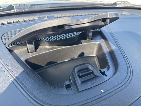Used 2020 Jeep Cherokee Latitude Plus AWD/4WD image 23