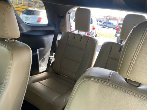 Used 2016 Ford Explorer XLT w/ Equipment Group 202A image 8