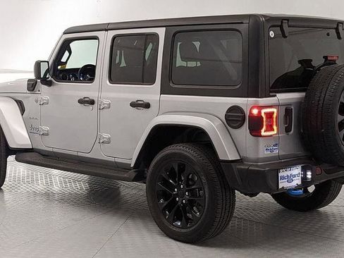 Used 2023 Jeep Wrangler Unlimited Sahara AWD/4WD image 4