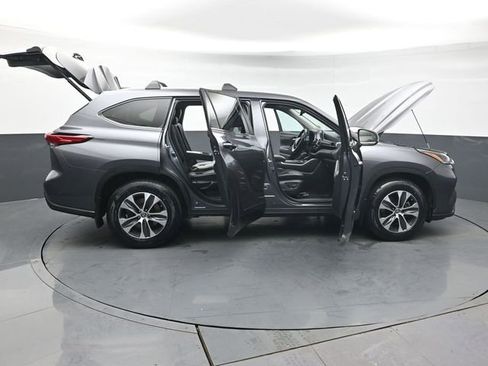 Certified 2021 Toyota Highlander XLE image 54