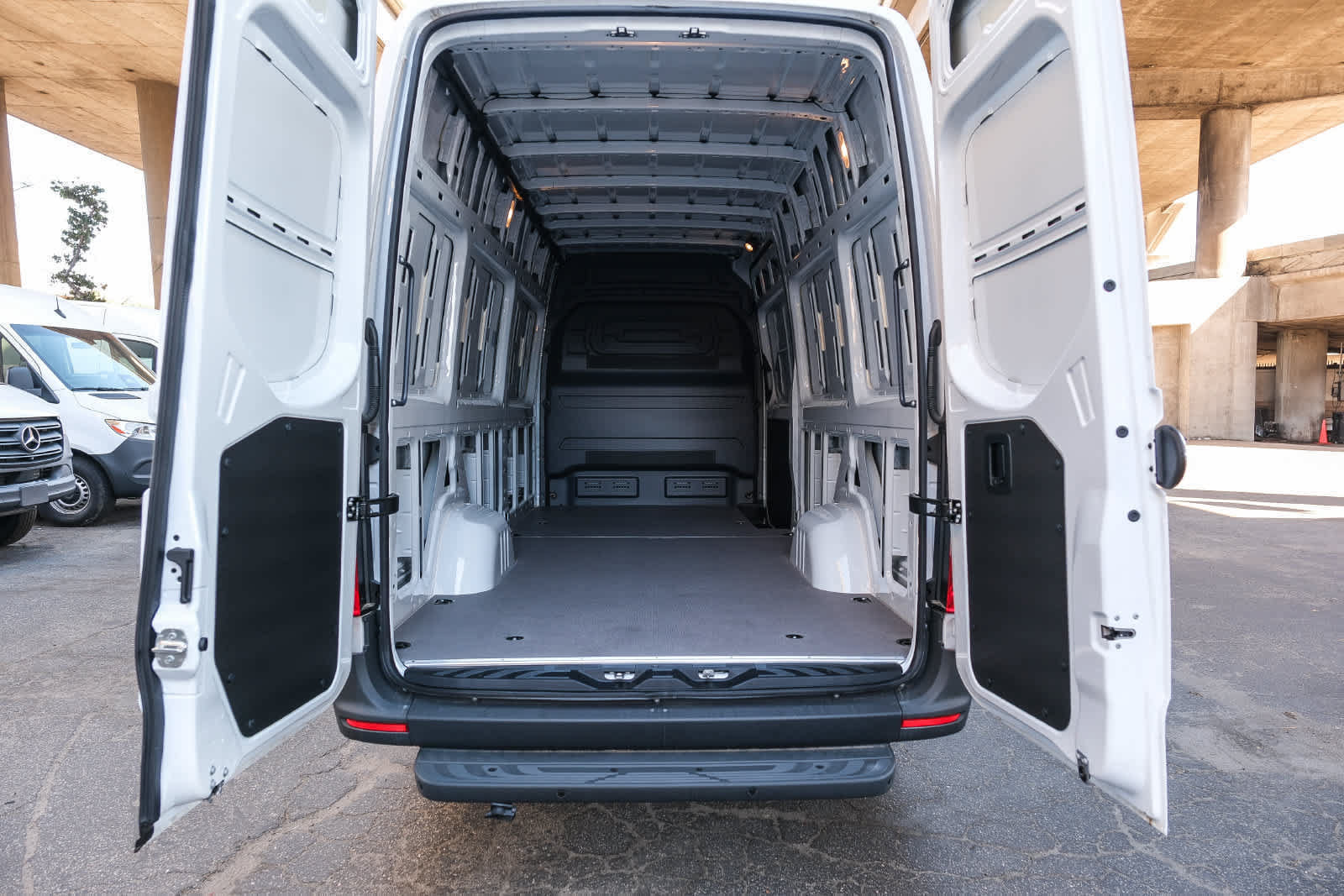 New 2025 Mercedes-Benz eSprinter 170 Cargo image 29