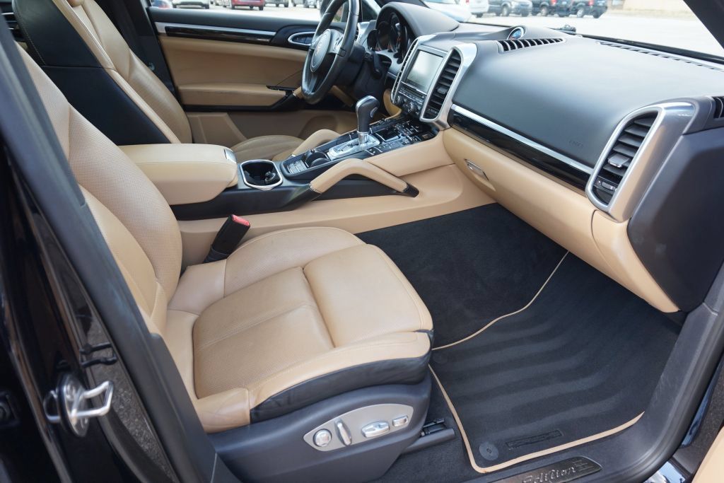 Used 2014 Porsche Cayenne Platinum Edition AWD/4WD image 28