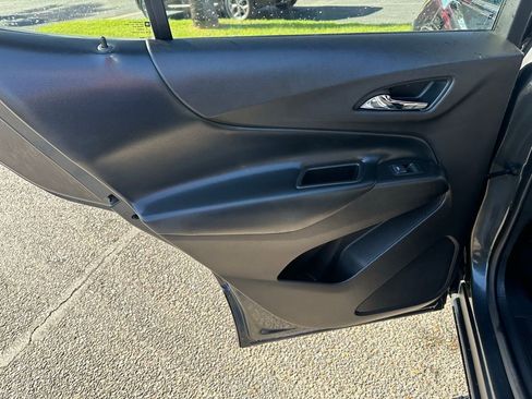 Used 2018 Chevrolet Equinox LT FWD image 16