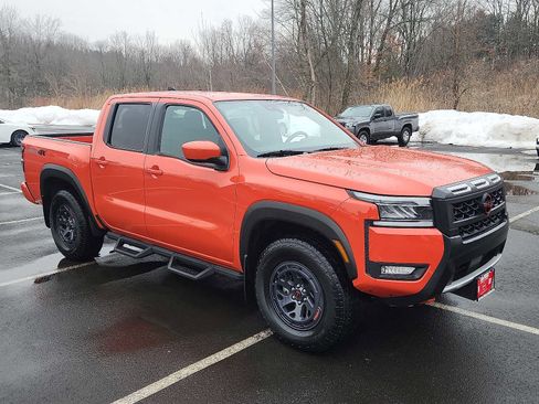 Used 2025 Nissan Frontier PRO-4X image 3