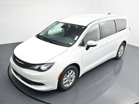 Used 2023 Chrysler Voyager LX FWD image 26