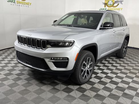 New 2025 Jeep Grand Cherokee Limited w/ Trailer Tow Package AWD/4WD image 4