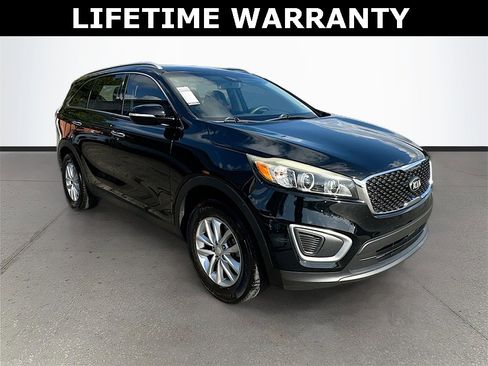 Used 2017 Kia Sorento LX image 1
