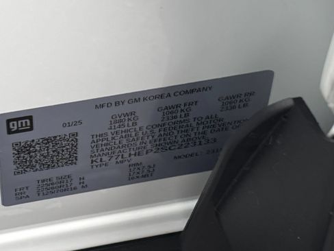 Used 2025 Chevrolet Trax LT FWD image 29