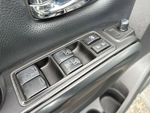 Used 2019 Nissan Titan SL w/ Midnight Edition image 13