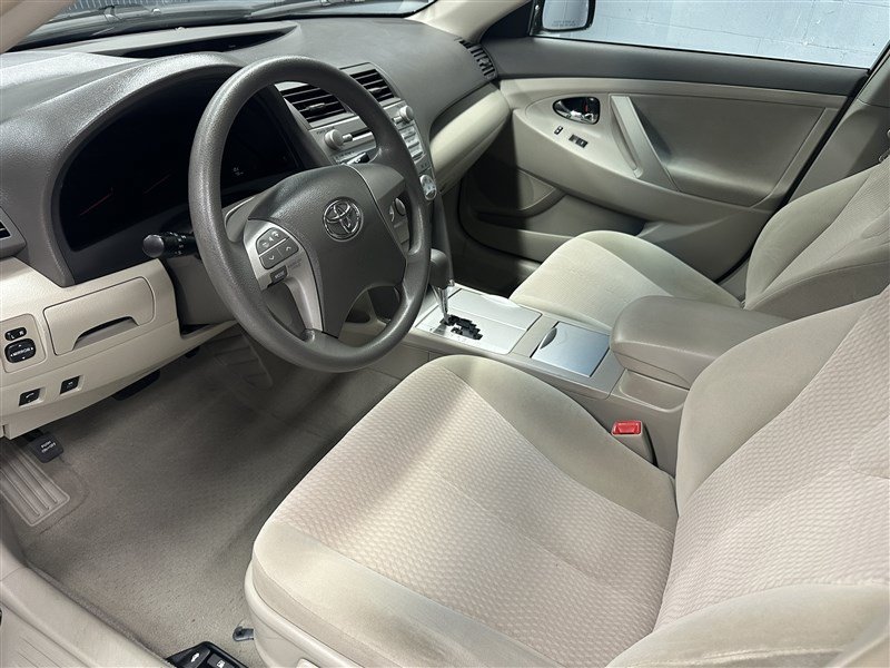 Used 2011 Toyota Camry LE FWD image 2