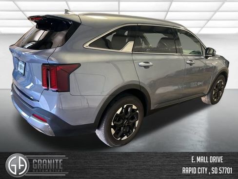Used 2024 Kia Sorento S FWD image 6