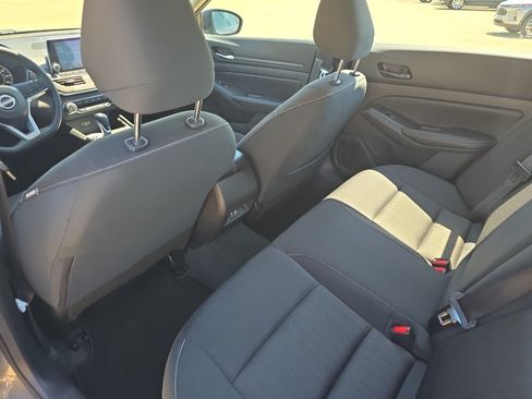 Used 2025 Nissan Altima 2.5 SV FWD image 10