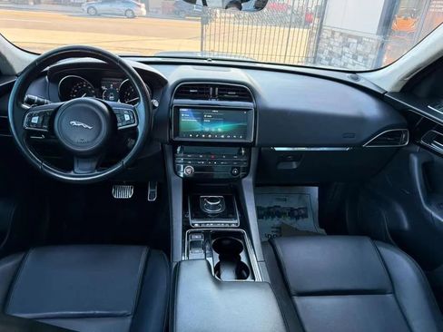 Used 2019 Jaguar F-PACE Premium image 10