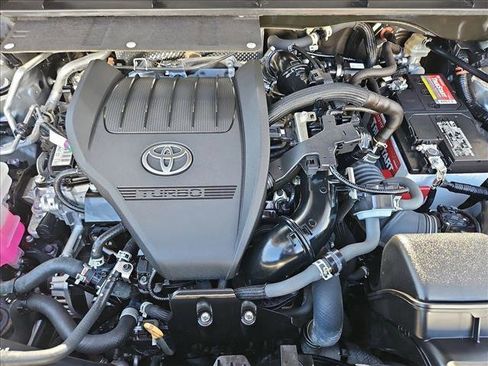 Used 2023 Toyota Highlander LE FWD image 29