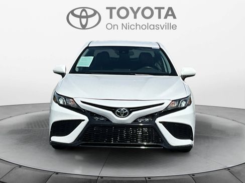 Used 2021 Toyota Camry SE image 9