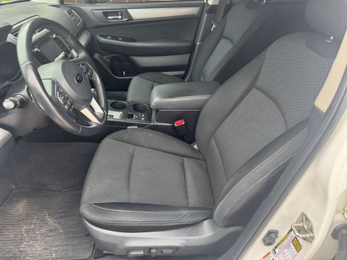 Used 2017 Subaru Outback 2.5i Premium image 5