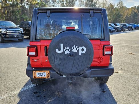 Used 2022 Jeep Wrangler Sport image 8
