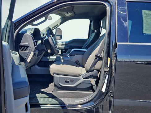 Used 2022 Ford F350 XLT w/ XLT Premium Package AWD/4WD image 17