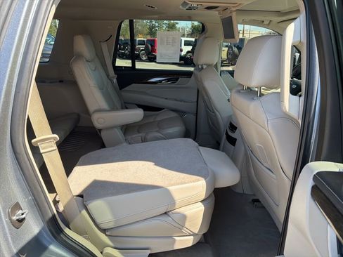 Used 2018 Cadillac Escalade Premium Luxury AWD/4WD image 21