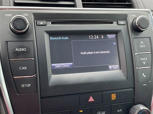 Used 2017 Toyota Camry LE image 17