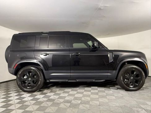 Used 2025 Land Rover Defender 110 S AWD/4WD image 9