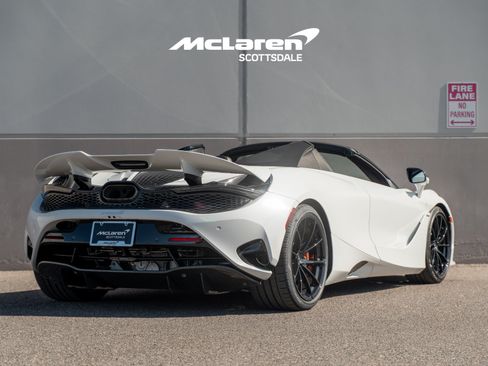 Used 2024 McLaren 750S Spider RWD image 7