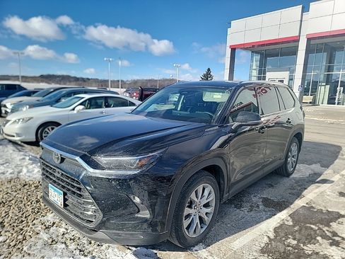 Used 2025 Toyota Grand Highlander Limited image 2