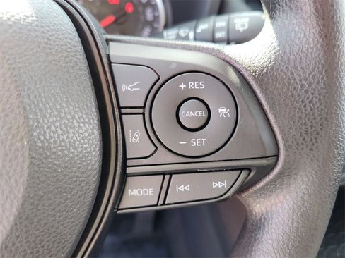 Used 2022 Toyota RAV4 XLE image 10