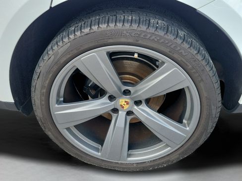 Used 2024 Porsche Macan AWD/4WD image 28