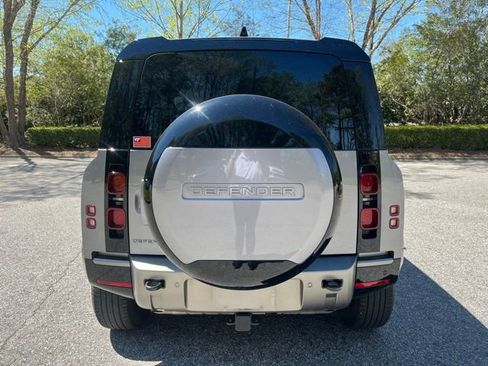 Used 2024 Land Rover Defender 110 X-Dynamic SE image 8