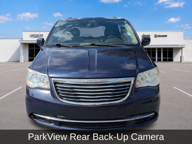 Used 2015 Chrysler Town & Country Touring FWD image 11