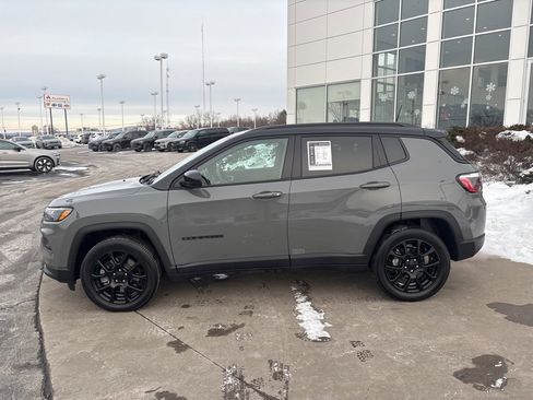 Used 2023 Jeep Compass Altitude w/ Convenience Group image 10