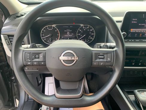 Used 2025 Nissan Rogue S FWD image 11