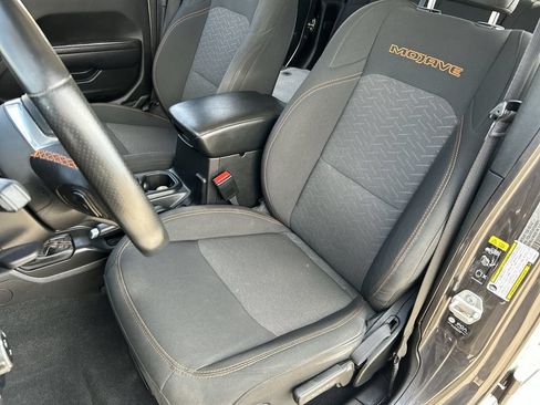 Used 2023 Jeep Gladiator Mojave AWD/4WD image 19