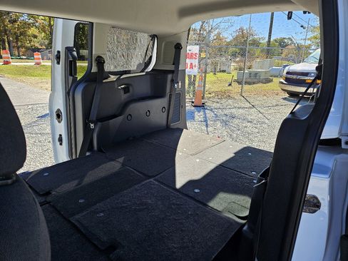 Used 2018 Ford Transit Connect XL image 32