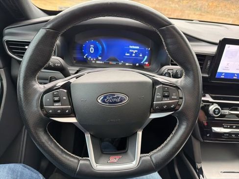 Used 2022 Ford Explorer ST image 18