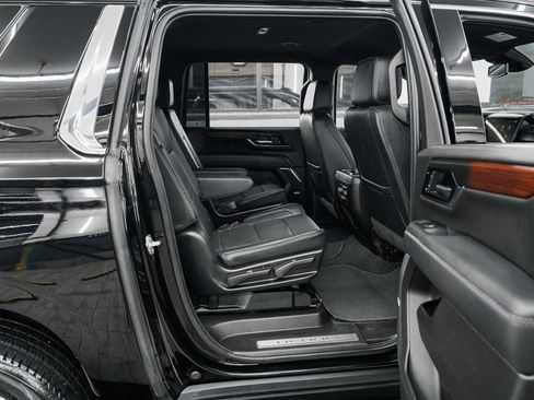 Used 2025 GMC Yukon XL Denali image 31