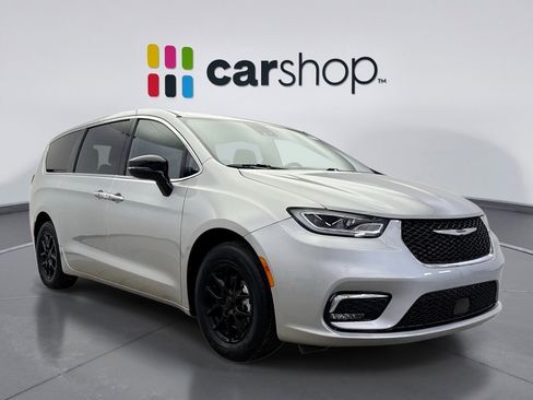 Used 2026 Chrysler Pacifica Select image 7