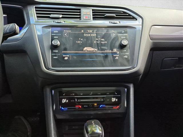 Used 2022 Volkswagen Tiguan SE AWD/4WD image 12