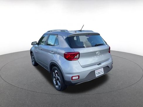 Used 2025 Hyundai Venue SEL image 11