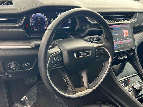 Certified 2022 Jeep Grand Cherokee Limited image 10