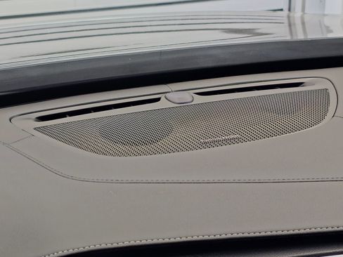 Certified 2024 Volvo XC90 T8 Ultimate w/ Protection Package Premier image 30