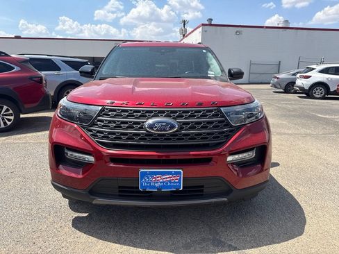 Used 2023 Ford Explorer XLT w/ Equipment Group 202A RWD image 2