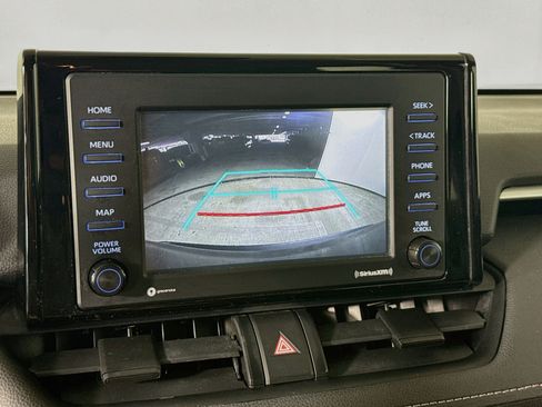 Used 2021 Toyota RAV4 XLE AWD/4WD image 14