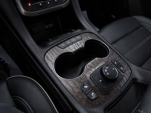 Used 2022 GMC Acadia Denali w/ Denali Ultimate Package FWD image 53