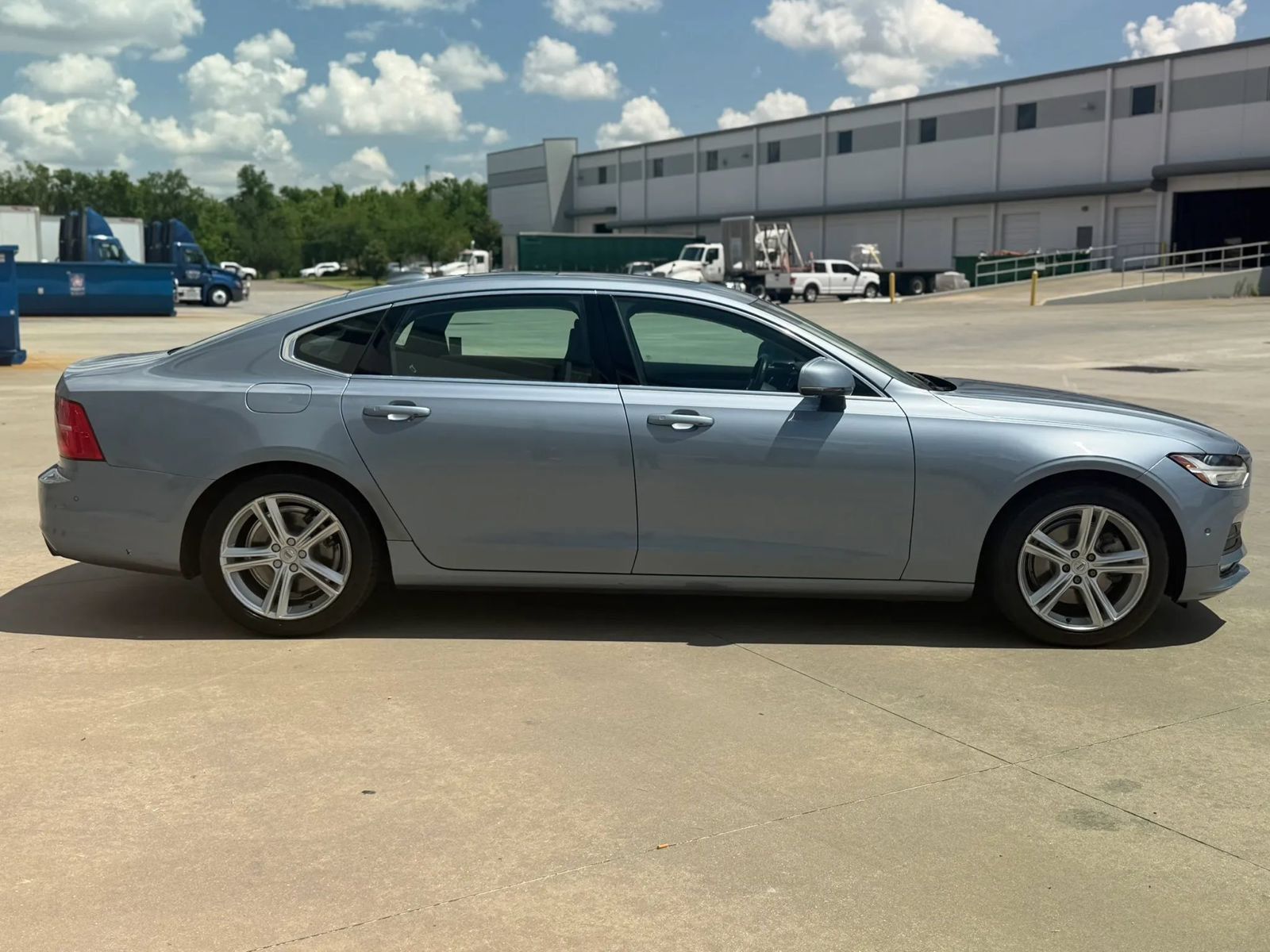 Used 2018 Volvo S90 T5 Momentum w/ Convenience Package FWD image 6